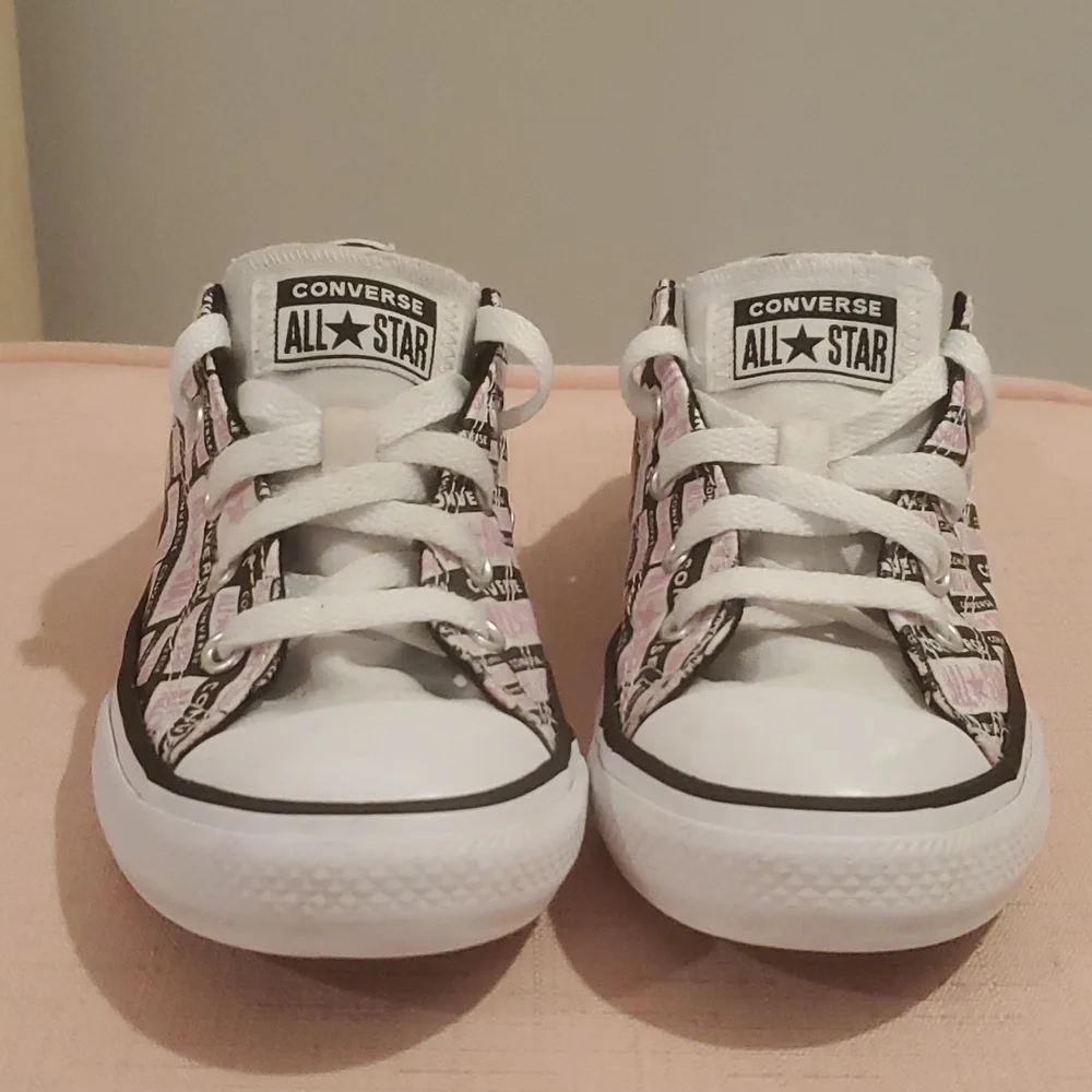 𝅺ADORABLE Pink and White Converse All Star Shoes Size 1 (#3)